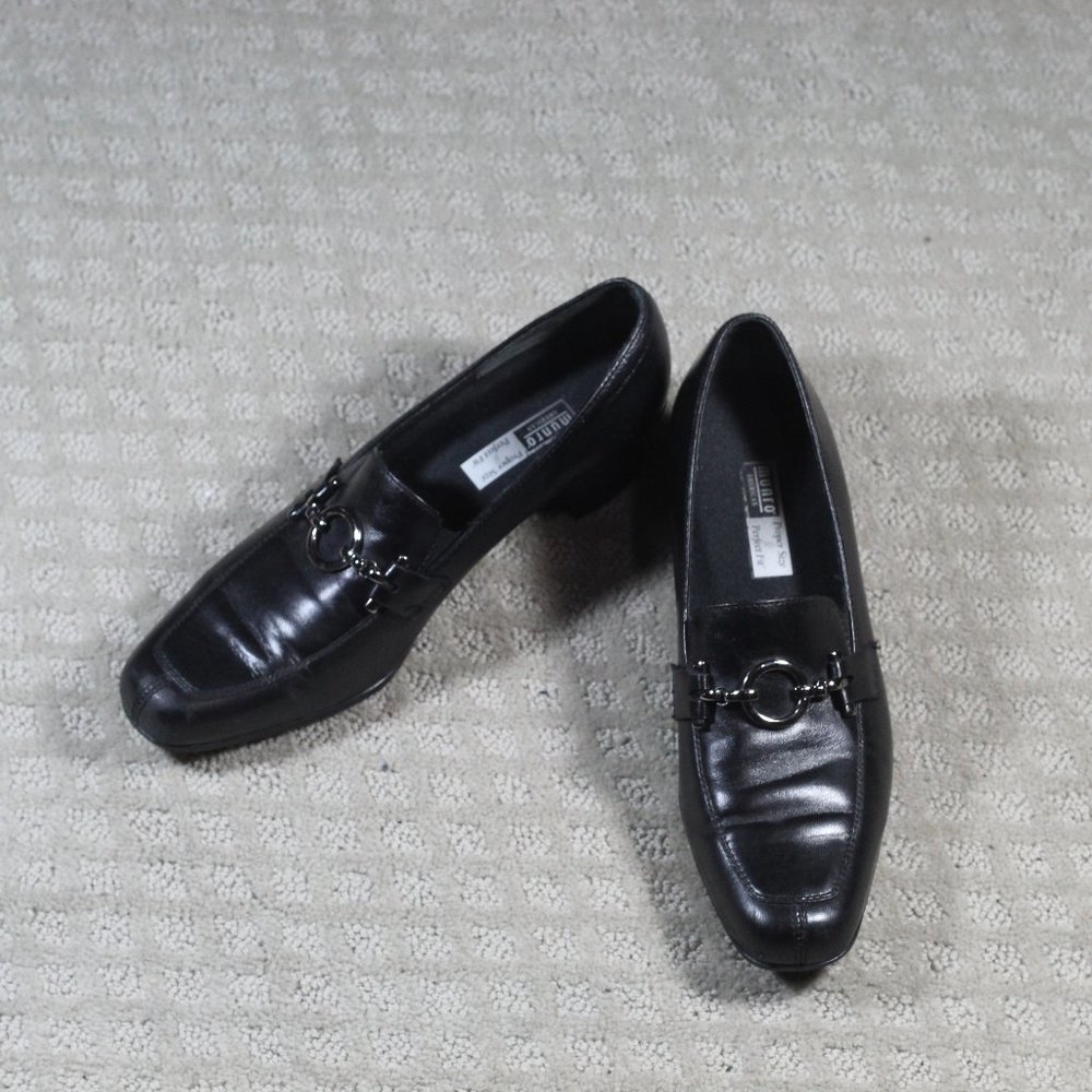 Munro American Size 7.5M  Black Loafers